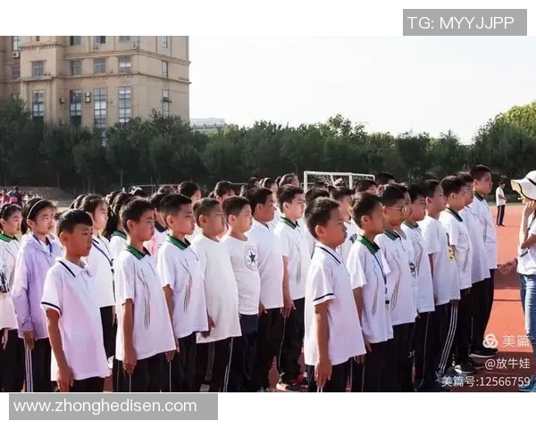 足球明星训练场揭秘：他们如何在汗水中铸就辉煌与荣耀